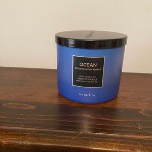 Bath and Body Works 3 wick candle— brand new